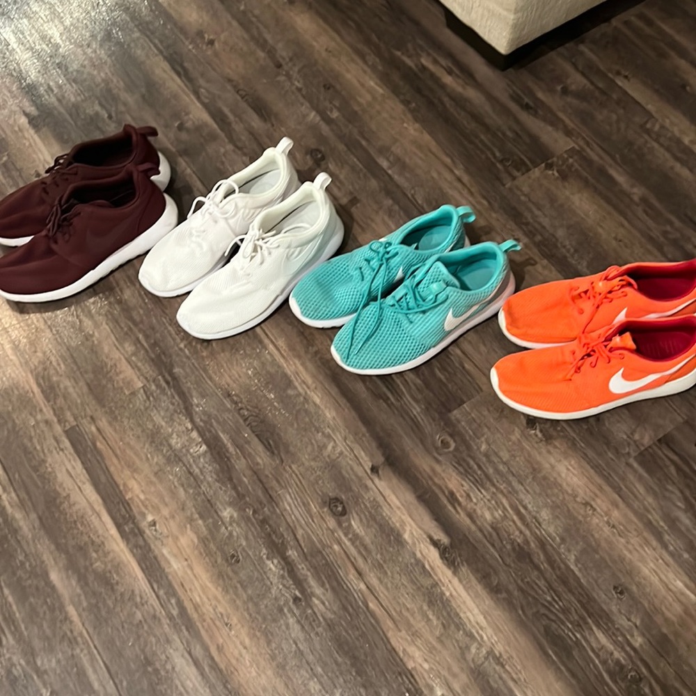 Nike roshe shoes lot